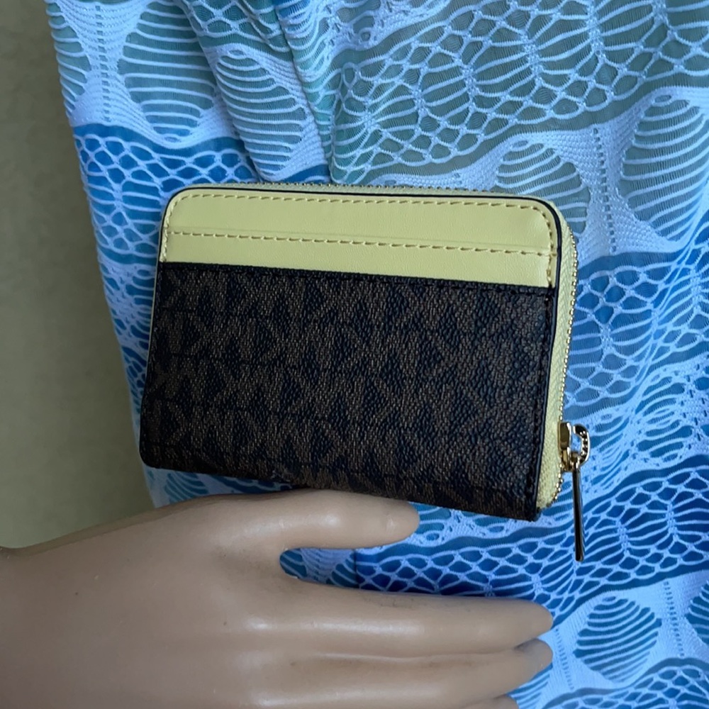 Michael Kors Medium Zip Around Card Case - Picture 6 of 16
